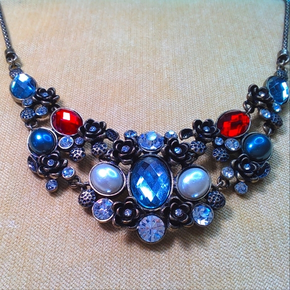 Kiss Me Statement Ruby Pearl and Rhinestone Necklace - Picture 4 of 8